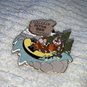 Disney pin! Chip and dale on Disneyland ride